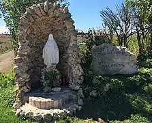 Pequeño altar de S.Maria del cammino junto a la Vía Francígena.