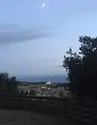 La cúpula de San Pedro al anochecer vista desde el Monte Mario.