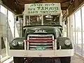 autobus de Egged GMC en el museo Eilat, un bus igual que este fue atacado por los árabes en la masacre de Ma'ale Akrabim  el 17 de marzo de 1954 y 12 de sus pasajeros murieron.