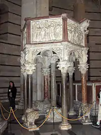 Púlpito del Baptisterio de Pisa, de Nicola Pisano (Gótico italiano).