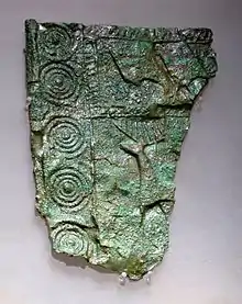 Placa decorada de bronce hallada en el asentamiento carpetano de El Llano de la Horca. Siglos III - I a. C.