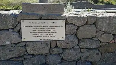 Placa en memoria de las víctimas del temporal.