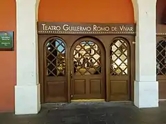 Teatro Guillermo Romo de Vivar.