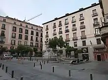 Plaza de Pontejos, en el centro histórico, inmediata a la Puerta del Sol.