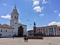 Monumento a Sucre, obra de Alexandre Falguière. Inaugurado el 10 de agosto de 1892. Plaza de Santo Domingo, Quito.