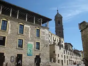 El Palacio y la Iglesia de San Vicente