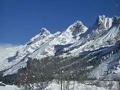 Punta Percée (izquierda), monte Charvet y la Mamule vistos desde el suroeste desde  Confins (la Clusaz)