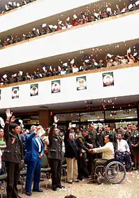 Homenaje a policías rescatados en la Operación Jaque.