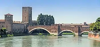Puente de Castelvecchio de Verona (Italia) (48,7 m)