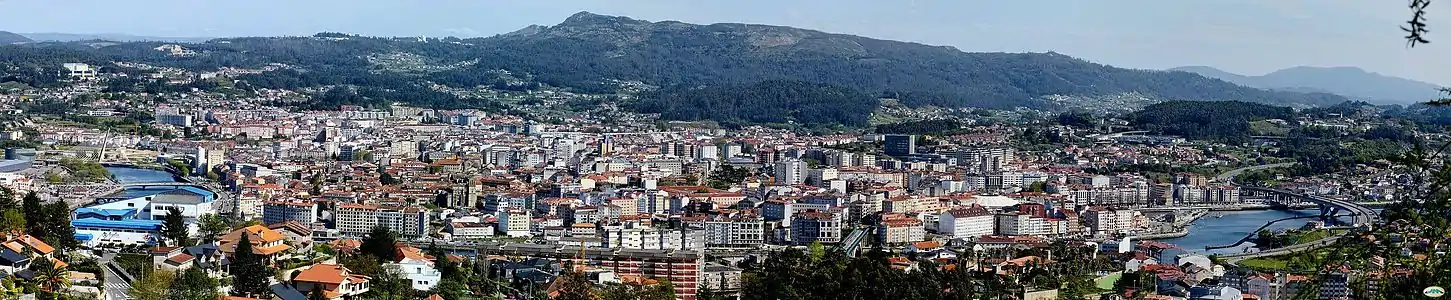 Vista parcial del casco urbano de Pontevedra desde el barrio de A Caeira