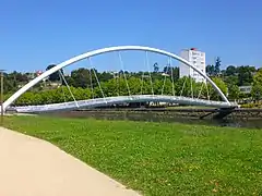 Pasarela peatonal sobre el río Lérez