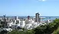 La Bank of Mauritius Tower (derecha) domina el horizonte de Port Louis.