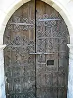 Detalle de la herrería románica de la puerta de San Ginés de Montellá