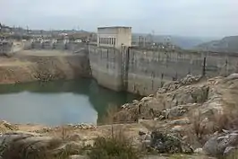 Presa de Ricobayo desde la localidad