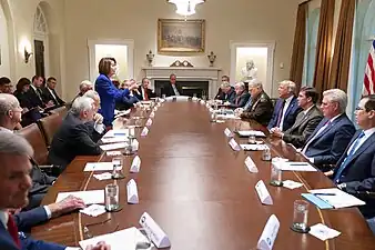 Donald Trump frente a Nancy Pelosi en la Casa Blanca, el 16 de octubre de 2019.