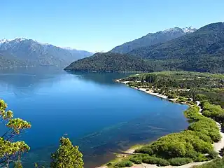 El Lago Puelo, en Chubut, en la frontera con Chile.