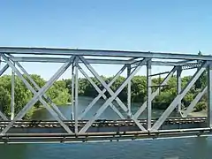Puente ferroviario que une las provincias de Neuquén y Río Negro.