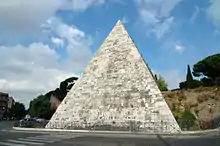 Pirámide Cestia