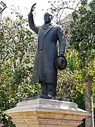 Estatua del presidente Jorge Alessandri en Plaza de la Constitución