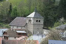 Campanario de la iglesia Sainte-Agathe de Queige.