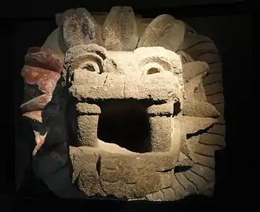 Cabeza de Quetzalcóatl, en Teotihuacán. que bonitos ojos tienes quiero...