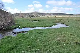 Río Almar y al fondo Ortigosa de Rioalmar