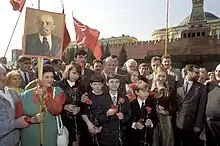 Zyuganov con miembros de la Liga Leninista de Jóvenes Comunistas de la Federación Rusa