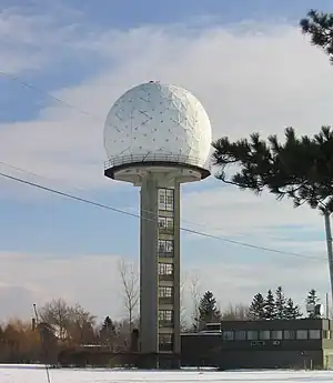 Torre y radomo del McGill (CWMN)