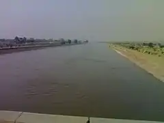 El canal atravesando el desierto de Thar cerca de Chhattargarh, distrito de Bikaner, Rajastán