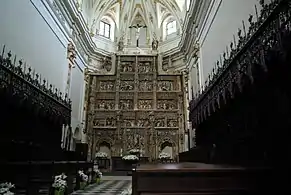 Retablo mayor y sillería del coro