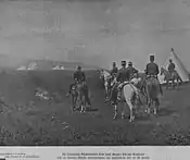 Otra fotografía de los ejercicios del 28 de junio de 1896. Esta muestra al general Reyna Barrios junto con los miembros de su Estado Mayor.