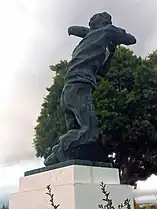 Rebotando al revés (también Monumento al Remontista), 1990