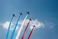 Formación de los Red Arrows en el Farnborough.