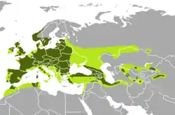 Distribución histórica (verde claro) y actual (verde oscuro) del ciervo común en Eurasia y el norte de Africa.