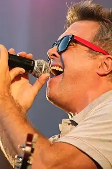 Juanchi Baleirón, cantante argentino nacido un 11 de marzo.