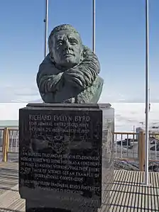 Monumento dedicado a Richard Byrd, en la Base McMurdo de la Antártida).