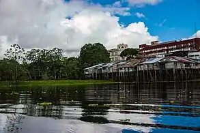 El Ex Hotel Palace frente a la bahía.