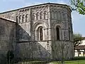 El chevet de la iglesia de la Notre-Dame de Rioux, con su rica ornamentación románica.