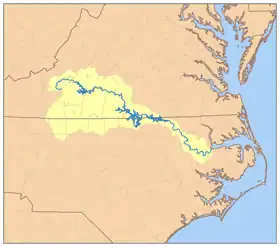Río Roanoke, que fluye por el sur del estado, antes de entrar en Carolina del Norte