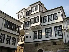 Casa de estilo tradicional macedonio en Ohrid, Macedonia del Norte