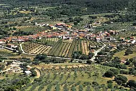 Vista general de la localidad de Robledo del Mazo