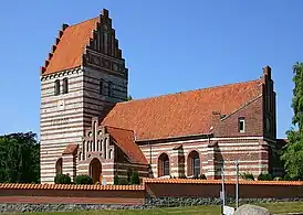 Iglesia de Roholte en Selandia, ladrillos y caliza.