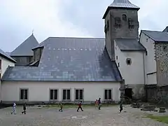 Vista de la iglesia desde el actual albergue de peregrinos