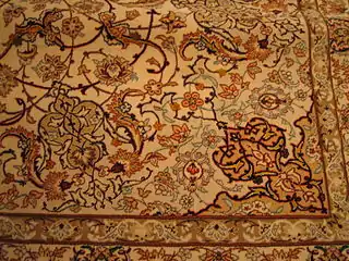 Detalle del campo de una alfombra de Isfahan