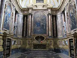 Capilla mayor de Santa Maria Maddalena dei Pazzi (Florencia), un ejemplo de cappella spettacolo ("capilla espectáculo"), proyecto de Ciro Ferri, que también pintó la pala central; las laterales son de Luca Giordano, 1667-1685