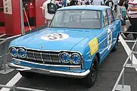 N.º 39 Prince Skyline 2000GT de carreras (S54R) que logró el 2.º puesto en el GT-11 de 1964 en el Circuito de Suzuka, conducido por Yoshikazu Sunako.