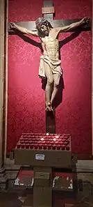 Cristo de la Buena Muerte. Imagen de Cristo crucificado en la cruz sobre un fondo rojo