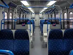 Interior de un tren de SFM de la Serie 61 de CAF.