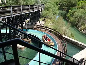 Vías del tren pasando sobre el Silver River Flume