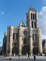 Fachada oeste de la basílica de Saint-Denis.